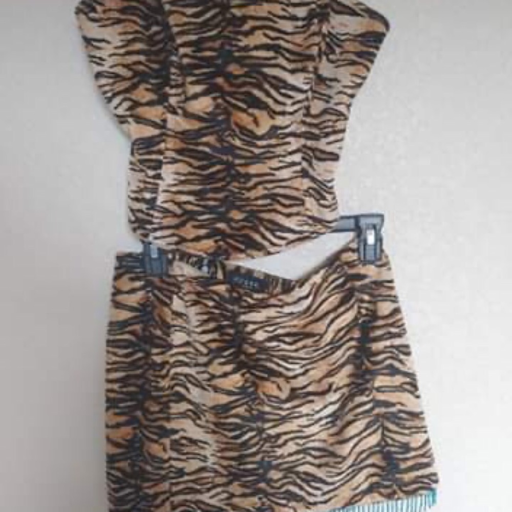 Guess Brand Leopard 2 piece set